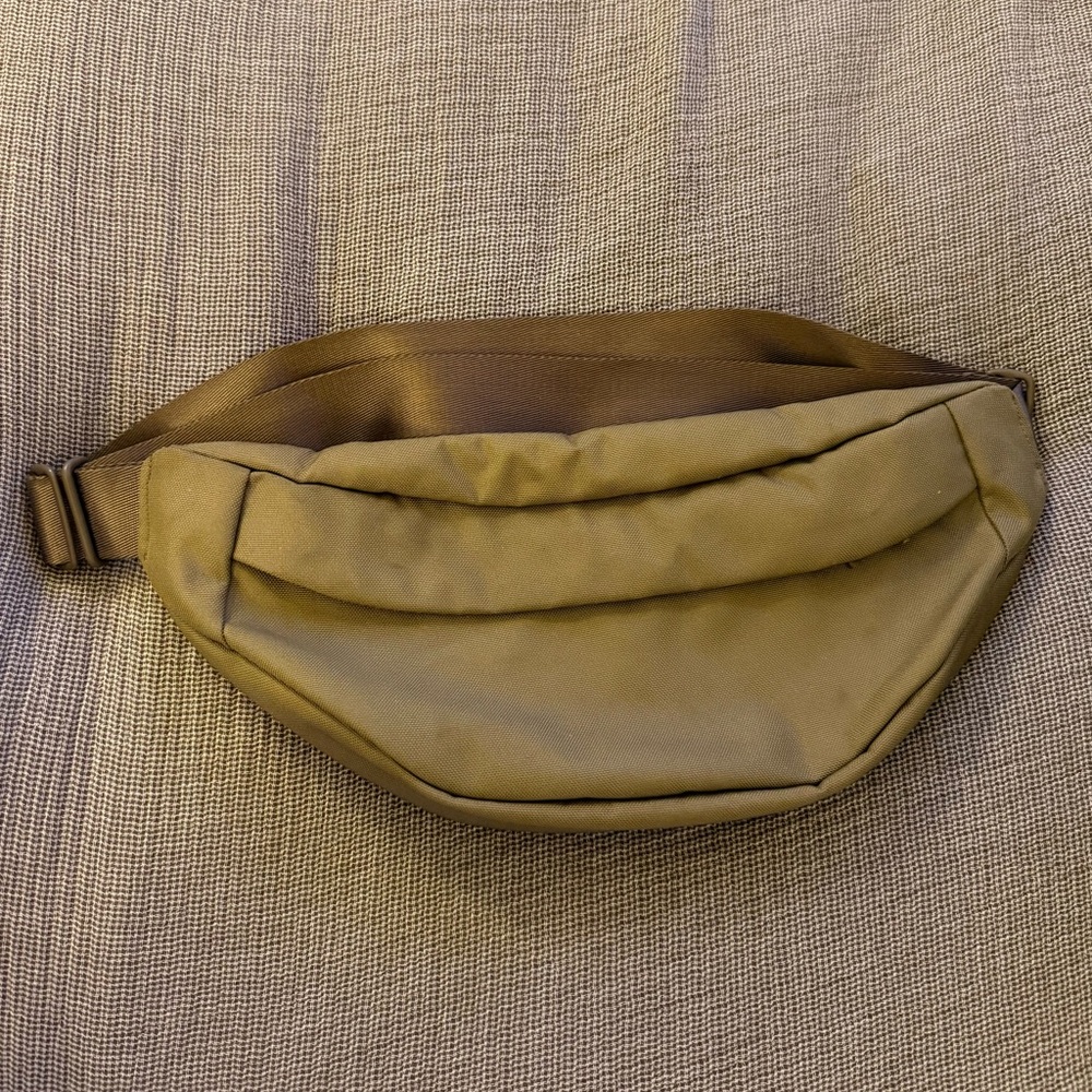 Everlane Renew Transit cross body sling bad